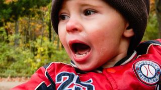 Un baietel de 5 ani din Satu Mare si-a gasit mama fara suflare, in streang! Alexandra a lasat in urma 3 copii mici care nu vor mai avea cui sa spuna "mama"