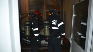 I-a luat foc locuinta in timpul noptii si s-a facut scrum! Pompierii constanteni au fost socati cand l-au gasit pe barbat!