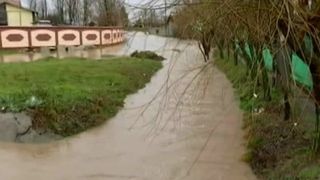 Sudul tarii, sub ape. Hidrologii au emis o avertizare Cod rosu de inundatii – Vezi aici care sunt zonele afectate