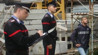 Un italian i-a inscenat un accident unui muncitor roman si l-a obligat sa confirme povestea si in fata carabinierilor - Motivul este halucinant