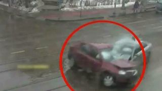 Pedeapsa record pentru un tanar care a accidentat mortal doi soti! Mama sa este disperata: "Nu era nici beat, nici drogat!". Barbatul are acasa un copil de 1 an care va fi adult atunci cand va iesi din puscarie!