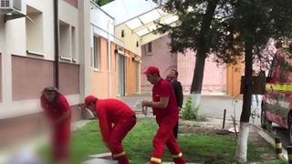 Mama tanarului din Cluj care si-a aruncat bunica de la balcon face marturisiri socante