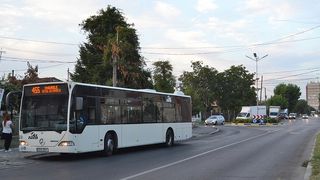 Scene socante in Bucuresti! Un pensionar i-a taiat venele unui barbat, intr-o statie de autobuz