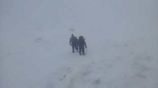 Salvamontistii din Mures au intervenit pentru recuperarea unui grup de 35 de turisti din Muntii Gurghiu. Misiunea lor a fost ingreunata de conditiile meteo extreme