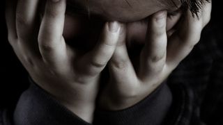 Un copil de 7 ani din Buzau, internat in spital dupa ce a fost batut. Tatal este plecat in strainatate si este in stare de soc. Cine este agresoarea