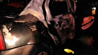 Masina incendiata la Targu-Jiu. De la ce a luat foc si cine sunt suspectii