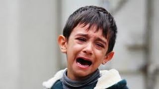 Bagat in spital de concubina tatalui! Un baietel de 7 ani a fost snopit in bataie, dar profesorii au musamalizat totul. Cadrele didactice au considerat ca oricine merita o a doua sansa