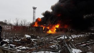 Incendiu puternic la o rafinarie din Prahova: Autoritatile intervin de urgenta