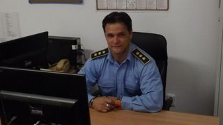 Comisarul, care s-a fotografiat dezbracat in Penitenciarul Vaslui, a fost PROMOVAT. Cu ce se ocupa el acum