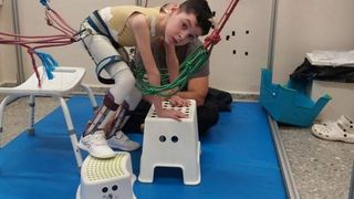 Ionut a fost declarat mort la nastere si, abia dupa 8 ore, o asistenta a vazut ca isi misca manuta! El are nevoie de ajutorul nostru pentru a duce o copilarie normala