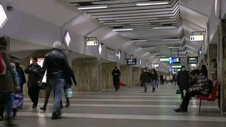 Nimic nu s-a schimbat la metrou dupa crima socanta de acum trei luni! Calatorii nici nu stiu la ce pericol se expun!