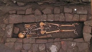 Caz rar si infricosator: arheologii au descoperit o nastere post-mortem intr-un mormant