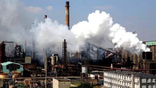 Guvernul va acorda 225.000 de lei familiilor celor cinci cetateni romani care au murit in explozia de la uzina chimica din Republica Ceha