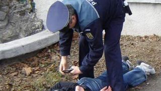 Baiat de 16 ani din Arad, bagat in spital de mai multi politisti! Este revoltator pe cine au dat vina oamenii legii