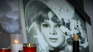 Imagini dezolante de la inmormantarea actritei Aimee Iacobescu! "Domnita Ralu" a fost uitata de lume! Nici macar mama ei nu a venit sa o conduca pe ultimul drum!