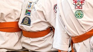 Antrenor de arte martiale din Constanta, retinut de catre politisti! Ce le facea fetitelor in timpul antrenamentelor!