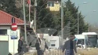 Gigi Becali a blocat circulatia in Pipera, pentru a trece cu turma de mioare! Imagini de senzatie cu oile printre masini si vile luxoase!