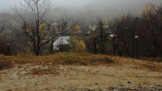 Povestea satului unde nu ajunge nimeni! Traiesc in el cateva familii si doi copii de scoala