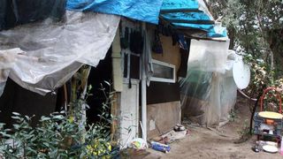 Tragedie pentru un roman din Italia! Baraca improvizata in care traia a luat foc in timpul noptii! Barbatul a murit, pentru ca nimeni nu a sarit sa-l ajute!