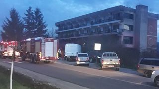 Incendiu puternic in Gorj! Un hotel este cuprins de flacari. Pompierii intervin in aceste momente