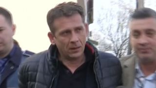 Suspectul retinut de politisti a recunoscut ca a incendiat masinile!