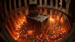 Lumina Sfanta s-a aprins la Ierusalim! Aceasta va fi trimisa in mai multe tari din lume, printre care si Romania!