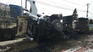 Alerta ISU! O cisterna incarcata cu 35 de tone de GPL s-a rasturnat pe o strada din Ploiesti!