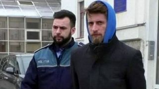 Criminalul din Brasov care si-a ucis sotia si cei doi copii SOCHEAZA din nou. Ce a putut sa le faca celor care l-au vizitat in arest