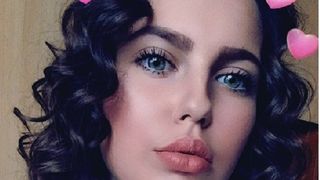 EA este tanara din Satu Mare care s-a aruncat de la balcon! Patricia avea doar 16 ani! Motivul pentru care s-a sinucis!