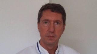 Consecintele legii salarizarii: Un director de spital a renuntat la functie si a revenit ca medic chirurg. Ce salariu incaseaza acum