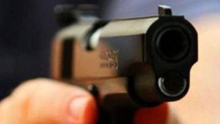 Scene halucinante in Cisnadie! A scos pistolul si l-a impuscat de sase ori pentru ca facea galagie in scara blocului!