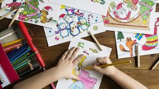 Scandalos! Un copil de patru ani a fost scris cu pixul de catre educatoare, pentru ca a fost neascultator!