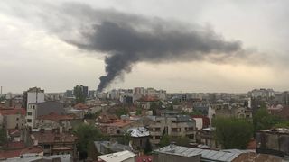 Incendiu PUTERNIC la un depozit din Capitala! Acoperisul s-a prabusit!
