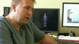 In timp ce doctorii romani fug din tara, un specialist cardiolog cu experienta in intreaga lume face fix pe dos!