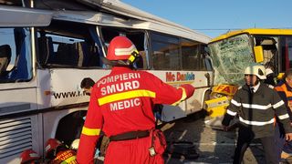 Doua autobuze, implicate intr-un accident rutier la Satu Mare. Opt persoane au fost ranite
