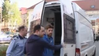 Criminalul din Brasov, care si-a ucis intreaga familie, a ajuns din nou in fata magistratilor. Ce se intampla in aceste momente cu el