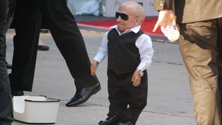 Actorul Verne Troyer, cunoscut pentru rolul lui "Mini me" din seria Austin Powers, a murit!