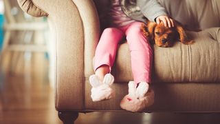 O fata de 14 ani din Botosani a fost angajata ca bona, dar ulterior a fost transformata in prostituata de catre un cuplu - Cazul care a socat intreaga comunitate