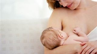 Sanctiuni dure pentru cei care se opun alaptatului in public. Proiectul de lege a fost adoptat de Senat