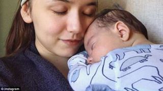 A fost ingropata alaturi de bebelusul ei de numai cateva luni! Abuzata, agresata si in cele din urma ucisa, drama acestei fete de 20 de ani este sfasietoare. "De multe ori, corpul ei era plin de vanatai!"