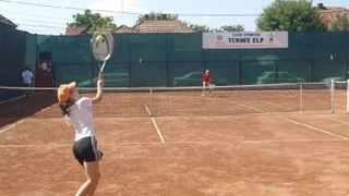 Hotii au furat la Petrosani echipamentele de tenis ale unor juniori!