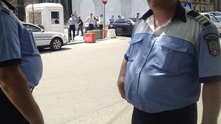Poltistii cu burtica isi pot pierde locurile de munca! Decizia primarului din Resita i-a socat pe toti!