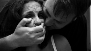 A omorat-o cu sange rece, apoi s-a spanzurat : "Am omorat-o, nu m-am putut abtine!"