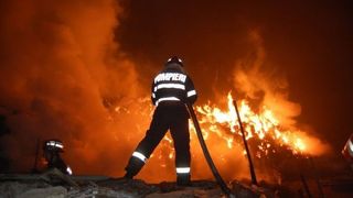 Incendiu de proportii in Hunedoara. Un muncitor este grav ranit!