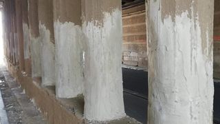 Solutie romaneasca! Podul Constanta, "reparat" cu ipsos!