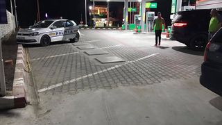 Clipe de cosmar pentru un barbat care se intorcea in Bucuresti din minivacanta! "Au iesit din padure si au venit spre masina, in viteza! Am blocat usile si am sunat la 112" Au actionat ca-n vestul salbatic!