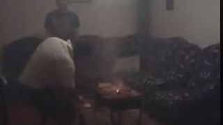 Imagini halucinante de 1 mai! Cativa romani care stateau in chirie au incins gratarul in apartament! "Draperia am pus-o pe foc! Sa-i dea Dumnezeu sanatate proprietarului!"