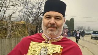 Caz halucinant intr-o comuna Vasluiana! Un preot in stare de ebrietate a oprit slujba, a dat afara nuntasii si mireasa imobilizata in scaun cu rotile si a inchis biserica!