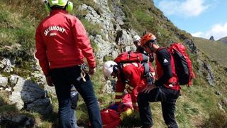 Turisti polonezi, cautati de salvamontisti si jandarmi montani in Muntii Fagaras! Cel putin unul dintre ei este ranit