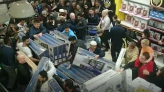 Cum ne pacalesc comerciantii online. Adevarul din spatele "reducerilor" de Black Friday